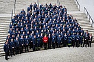 Gruppenbild der THWler mit Bundeskanzlerin Dr. Angela Merkel und Bundesinnenminister Dr. Thomas de Maiziére